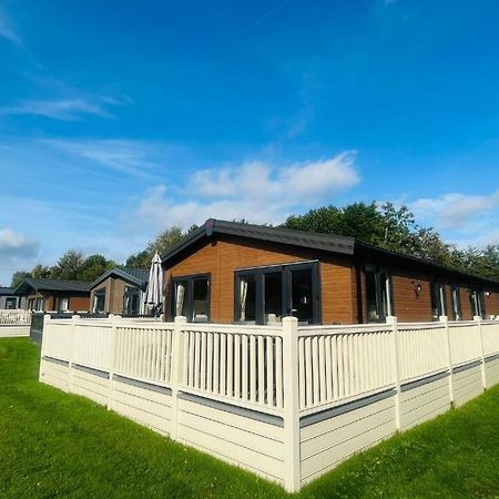 Villa Rosie'S Rest With Hot Tub Barmby on the Moor Exterior foto